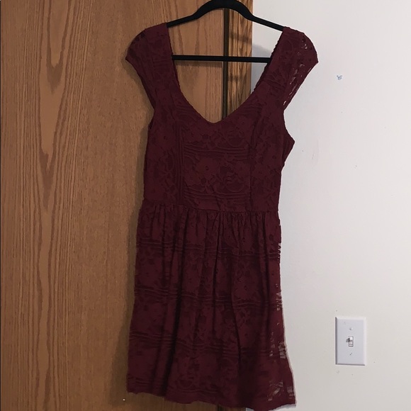 Hollister burgundy lace dress - Picture 3 of 5